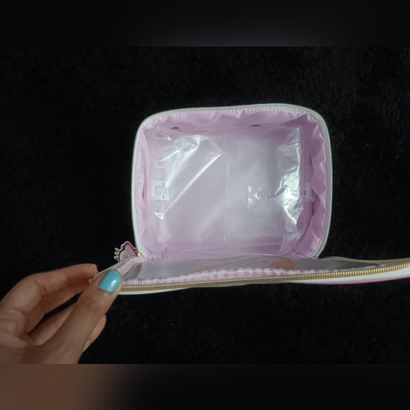 NWT Hello Kitty Beauty Travel Case - Picture 5 of 10